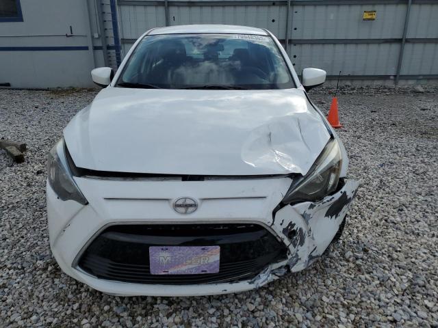 3MYDLBZV6GY143748 - 2016 TOYOTA SCION IA WHITE photo 5