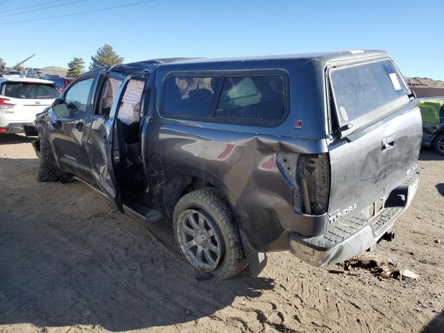 5TFDW5F11BX170374 - 2011 TOYOTA TUNDRA CREWMAX SR5 GRAY photo 2