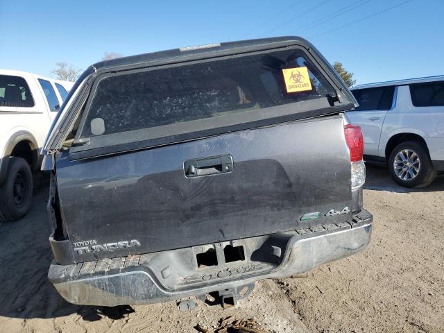 5TFDW5F11BX170374 - 2011 TOYOTA TUNDRA CREWMAX SR5 GRAY photo 6