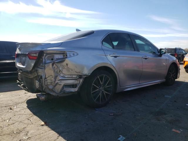 4T1T11AK2PU722309 - 2023 TOYOTA CAMRY SE NIGHT SHADE SILVER photo 3