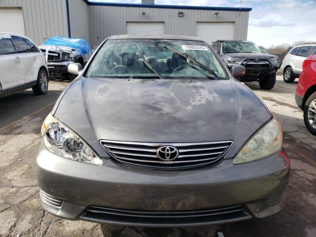 4T1BE32K25U623299 - 2005 TOYOTA CAMRY LE GRAY photo 5