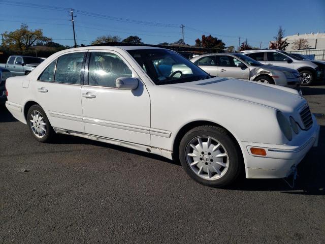 WDBJF65J91B350979 - 2001 MERCEDES-BENZ E 320 WHITE photo 4