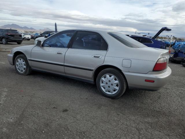 1HGCD5632TA035946 - 1996 HONDA ACCORD LX SILVER photo 2