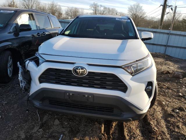 2T3P1RFV0MC177587 - 2021 TOYOTA RAV4 XLE WHITE photo 5