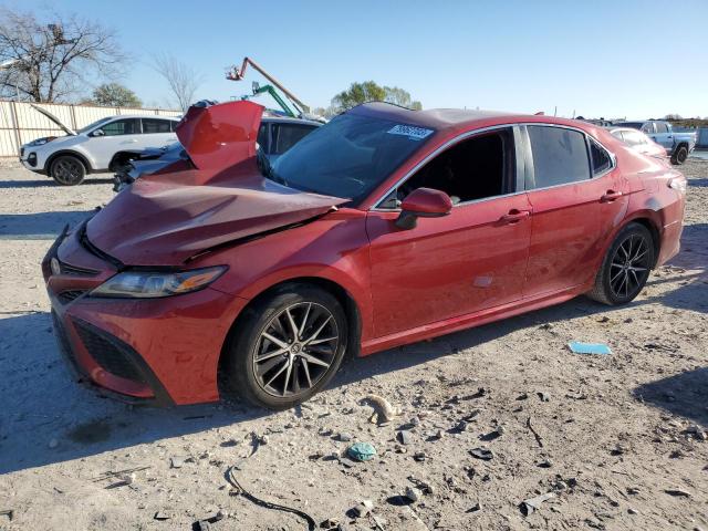 4T1G11AK2MU409211 - 2021 TOYOTA CAMRY SE RED photo 1