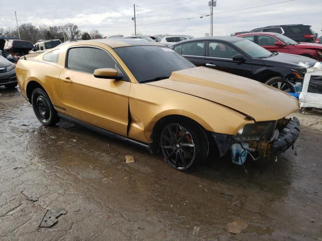 1ZVBP8AN0A5148793 - 2010 FORD MUSTANG GOLD photo 4