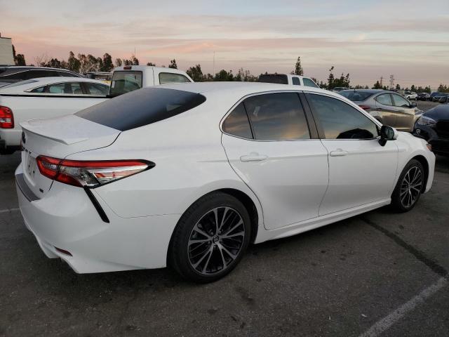 4T1B11HK9JU064755 - 2018 TOYOTA CAMRY L WHITE photo 3