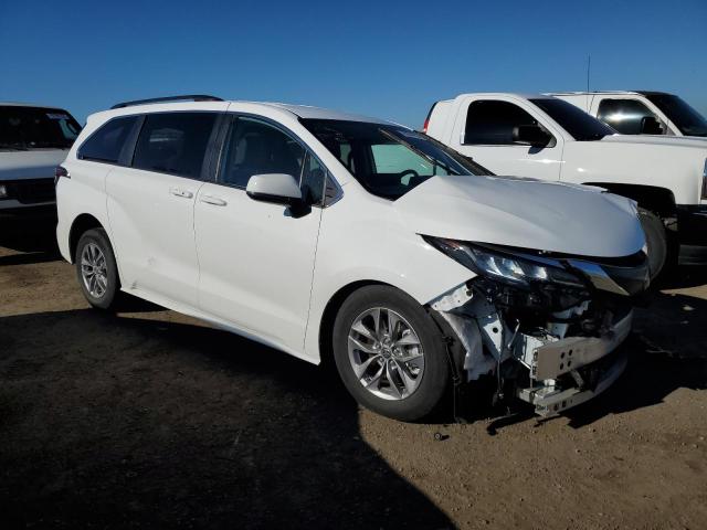 5TDKRKEC2NS103096 - 2022 TOYOTA SIENNA LE WHITE photo 4