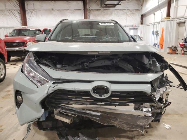 2T3P1RFV3LW118465 - 2020 TOYOTA RAV4 XLE GRAY photo 5