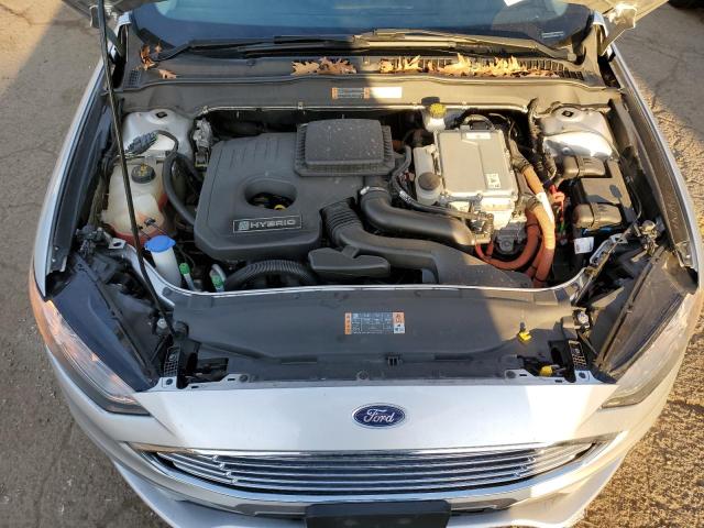 3FA6P0LU6HR222466 - 2017 FORD FUSION SE HYBRID SILVER photo 11