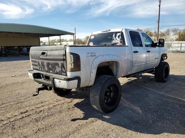 1GC1KXC88BF222469 - 2011 CHEVROLET SILVERADO K2500 HEAVY DUTY LT WHITE photo 3