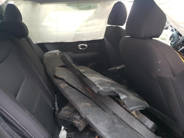 KNDJN2A24F7181329 - 2015 KIA SOUL GRAY photo 11