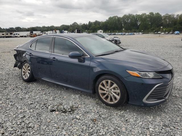 4T1C11AK5MU578363 - 2021 TOYOTA CAMRY LE BLUE photo 4
