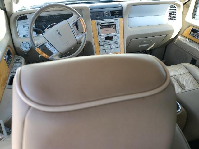 5LMFU28597LJ03896 - 2007 LINCOLN NAVIGATOR თეთრი ფოტო 8