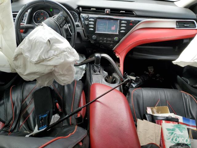 4T1B11HKXJU057880 - 2018 TOYOTA CAMRY L BLACK photo 8