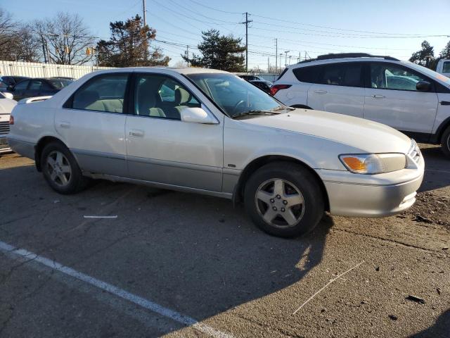 JT2BG22K210572275 - 2001 TOYOTA CAMRY CE WHITE photo 4