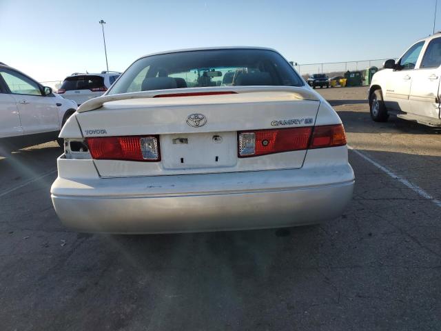 JT2BG22K210572275 - 2001 TOYOTA CAMRY CE WHITE photo 6