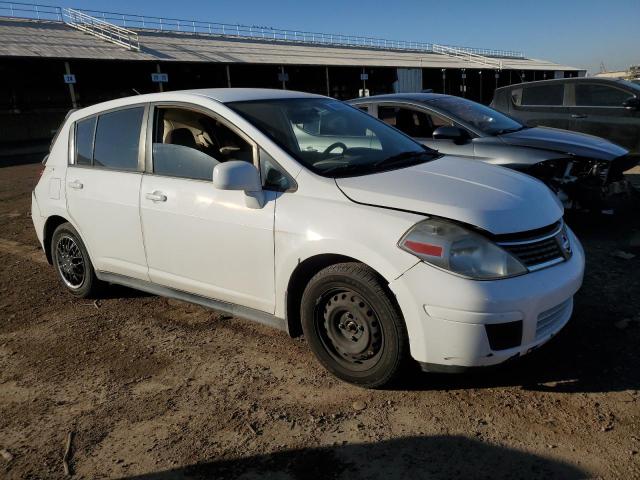 3N1BC13E69L464359 - 2009 NISSAN VERSA S WHITE photo 4