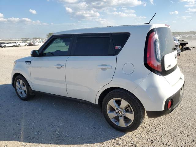 KNDJN2A24J7568892 - 2018 KIA SOUL WHITE photo 2