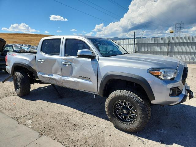 3TMCZ5AN5HM046944 - 2017 TOYOTA TACOMA DOUBLE CAB 银色 照片 4