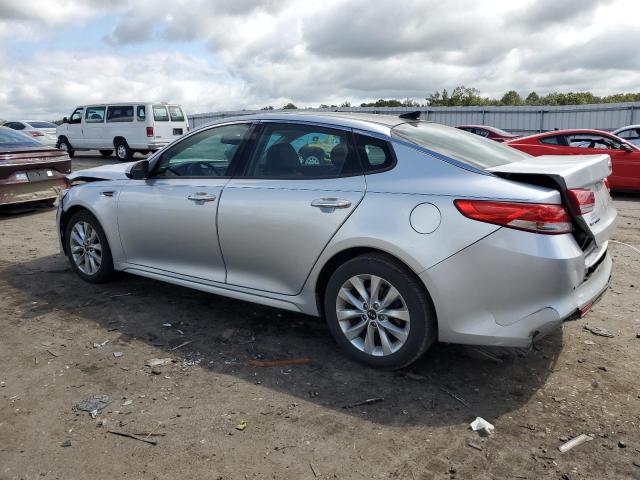 5XXGU4L32JG193266 - 2018 KIA OPTIMA EX Gümüş foto 2