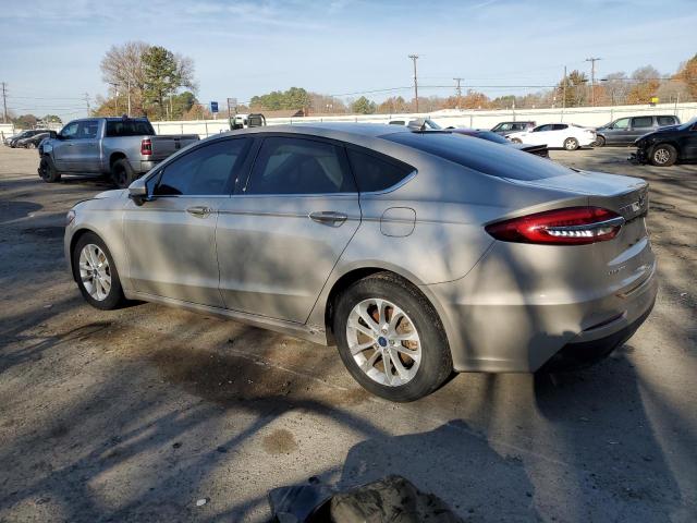 3FA6P0HD4KR203849 - 2019 FORD FUSION SE CREAM photo 2