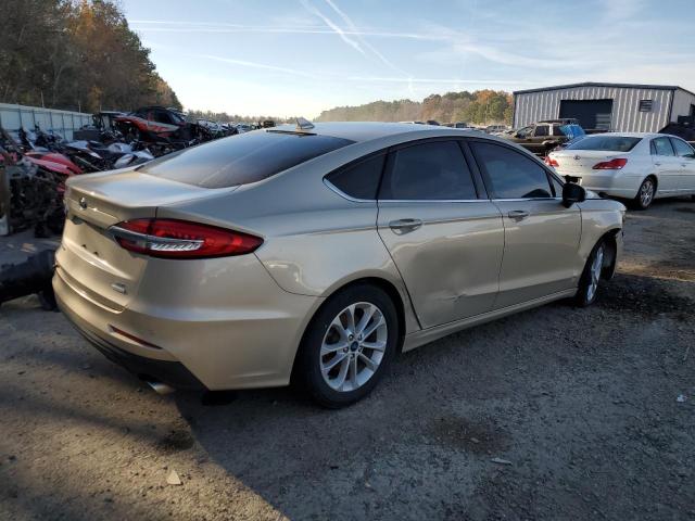 3FA6P0HD4KR203849 - 2019 FORD FUSION SE CREAM photo 3