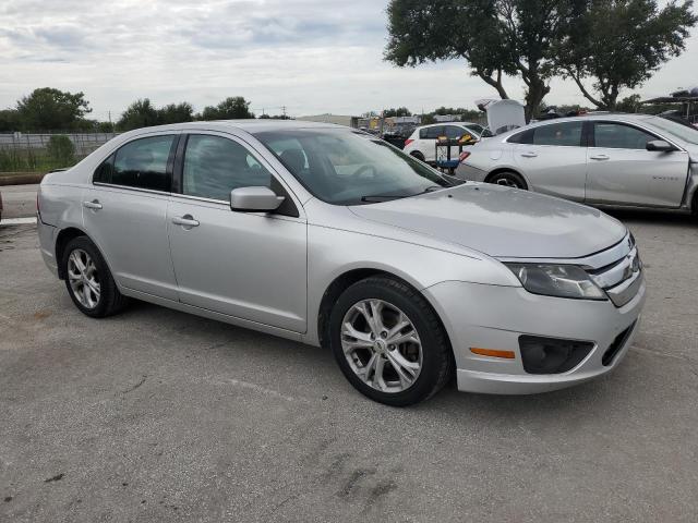 3FAHP0HG4CR197118 - 2012 FORD FUSION SE SILVER photo 4