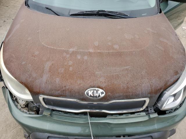 KNDJN2A21E7001402 - 2014 KIA SOUL GREEN photo 11