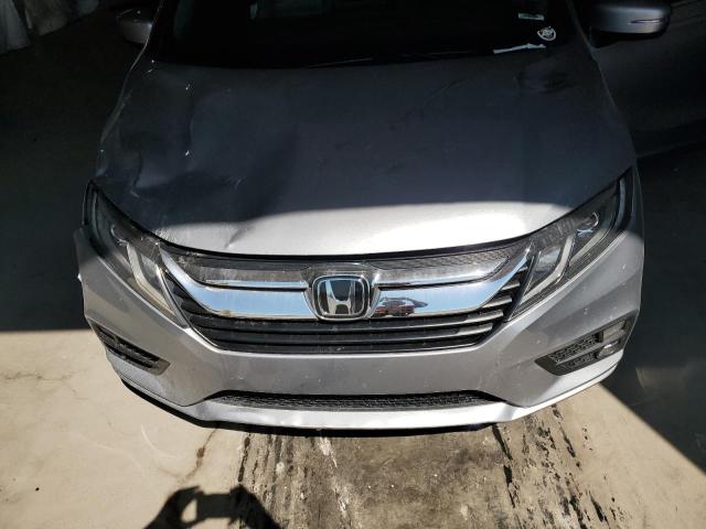 5FNRL6H70JB091034 - 2018 HONDA ODYSSEY EXL Silber Foto 12