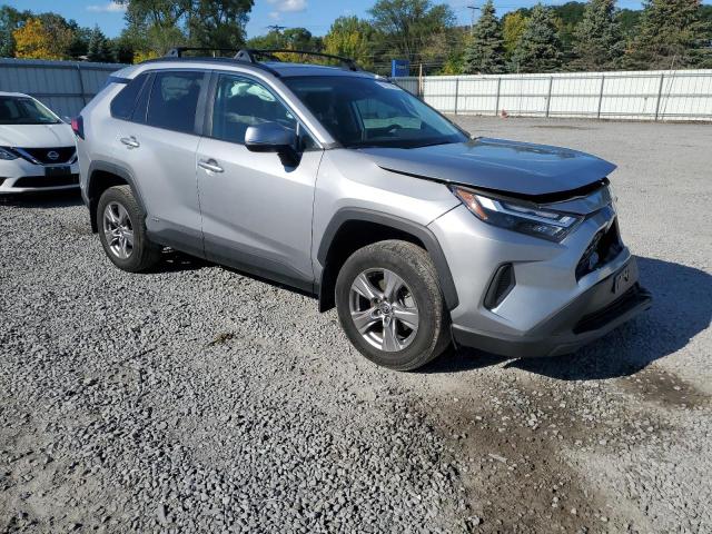 4T3RWRFV3PU099027 - 2023 TOYOTA RAV4 XLE SILVER photo 4