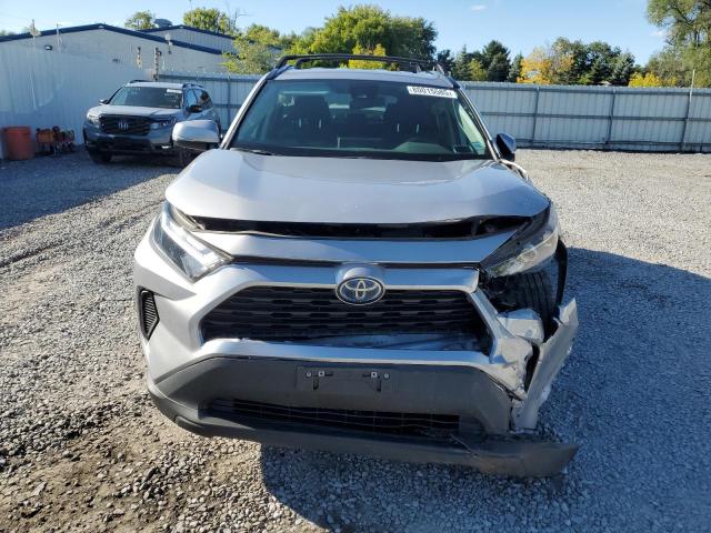 4T3RWRFV3PU099027 - 2023 TOYOTA RAV4 XLE SILVER photo 5