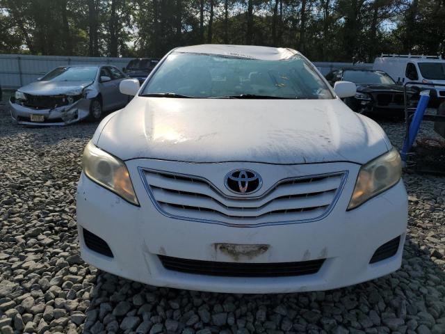 4T1BF3EK0BU651719 - 2011 TOYOTA CAMRY BASE Biały zdjęcie 5