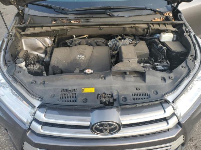 5TDKZRFH2KS568007 - 2019 TOYOTA HIGHLANDER SE GRAY photo 12