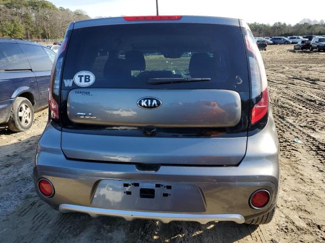 KNDJP3A55J7604079 - 2018 KIA SOUL + SILVER photo 6