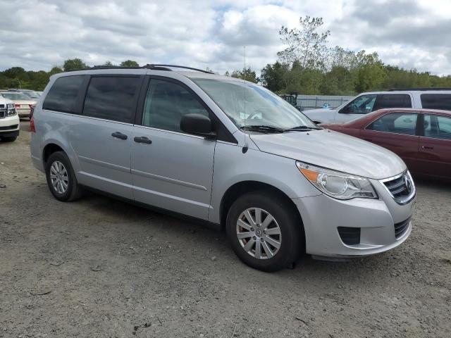 2V8HW44139R608100 - 2009 VOLKSWAGEN ROUTAN S Արծաթագույն լուսանկար 4