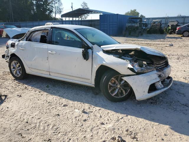 1VWAT7A38HC031338 - 2017 VOLKSWAGEN PASSAT S WHITE photo 4