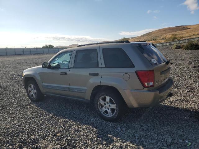 1J8HR48N65C558885 - 2005 JEEP GRAND CHER LAREDO Brązowy zdjęcie 2