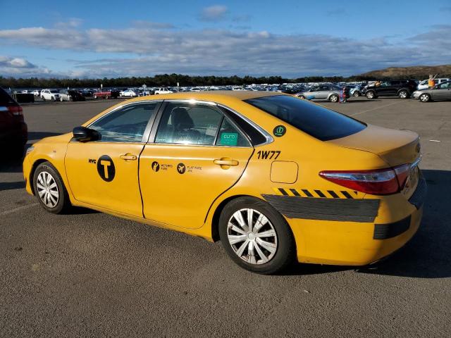 4T1BD1FK5FU163879 - 2015 TOYOTA CAMRY HYBRID YELLOW photo 2