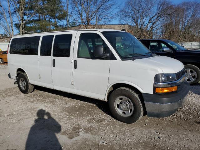 1GAZGPFG2J1317265 - 2018 CHEVROLET EXPRESS G3 LT WHITE photo 4