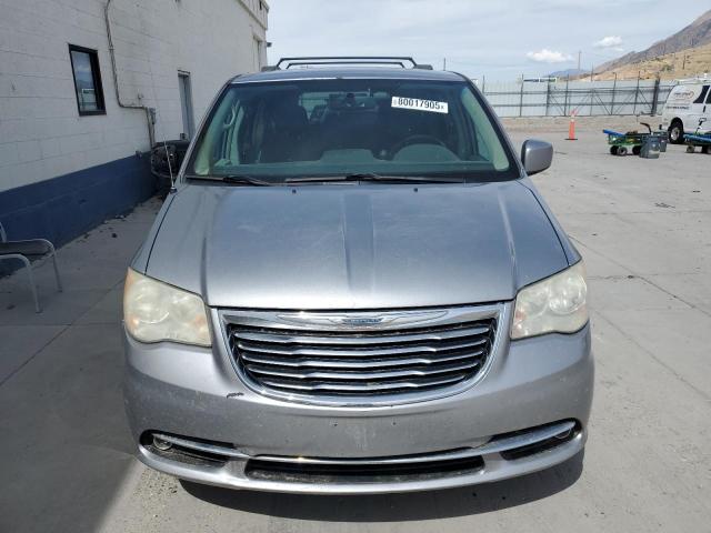 2C4RC1BG1DR689069 - 2013 CHRYSLER TOWN & COU TOURING SILVER photo 5