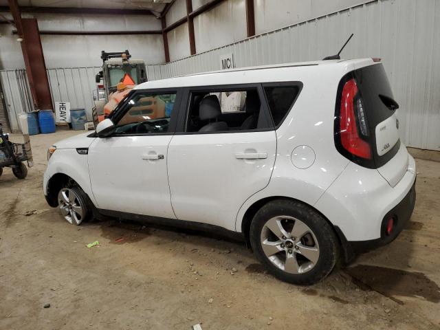 KNDJN2A25J7556105 - 2018 KIA SOUL WHITE photo 2