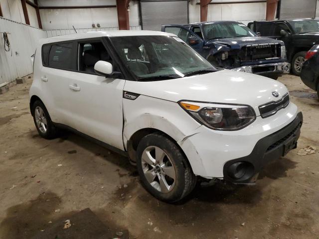 KNDJN2A25J7556105 - 2018 KIA SOUL WHITE photo 4