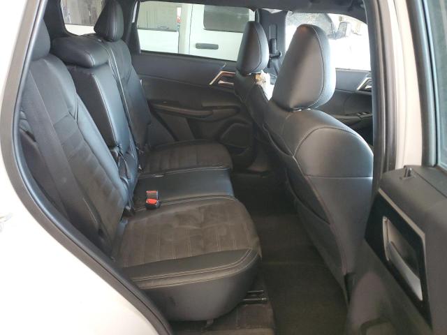 JA4J4UA85PZ050302 - 2023 MITSUBISHI OUTLANDER SE WHITE photo 11