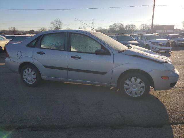 1FAFP34N67W299729 - 2007 FORD FOCUS ZX4 SILVER photo 4