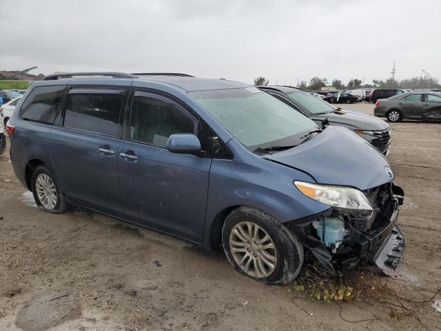 5TDYK3DC8FS534310 - 2015 TOYOTA SIENNA XLE BLUE photo 4