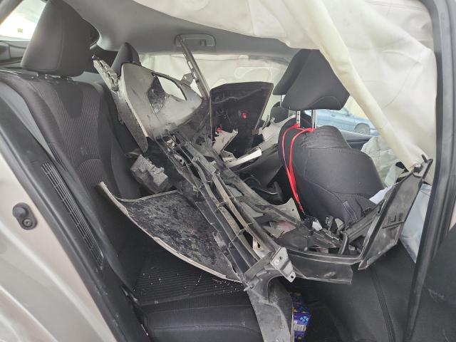 JTDKARFP8J3082901 - 2018 TOYOTA PRIUS PRIM Сріблястий фото 10