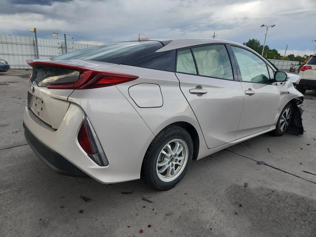 JTDKARFP8J3082901 - 2018 TOYOTA PRIUS PRIM Сріблястий фото 3