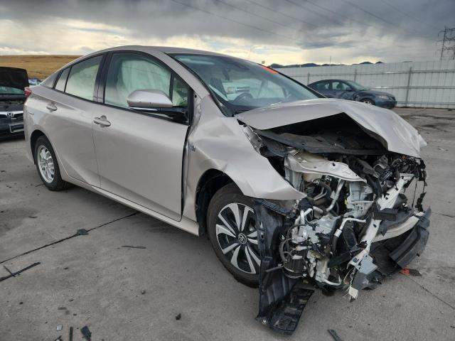 JTDKARFP8J3082901 - 2018 TOYOTA PRIUS PRIM Сріблястий фото 4