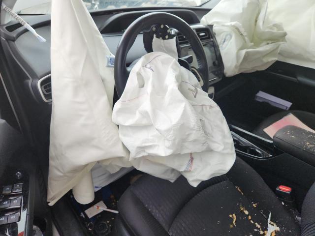 JTDKARFP8J3082901 - 2018 TOYOTA PRIUS PRIM Сріблястий фото 8